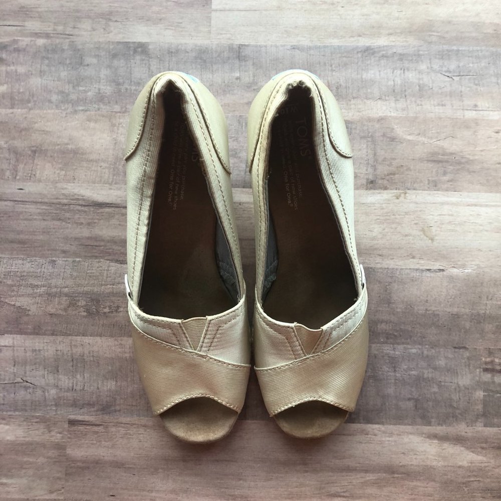 TOMS Ivory Satin Wedge Slip On Espadrille Sandals - Picture 2 of 7